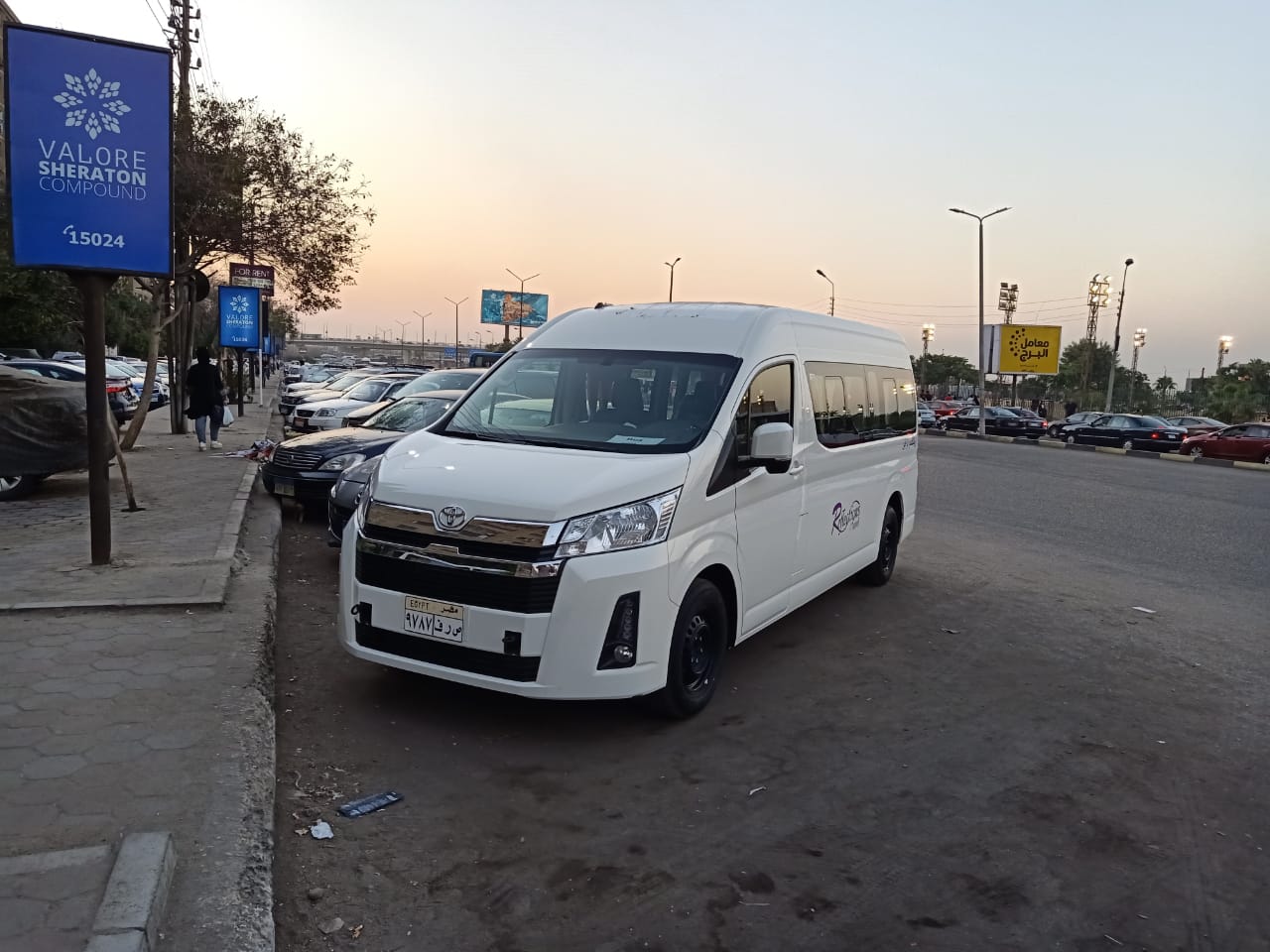 سيارات نقل جماعى اتش 1 وتيوتا هاى اكس