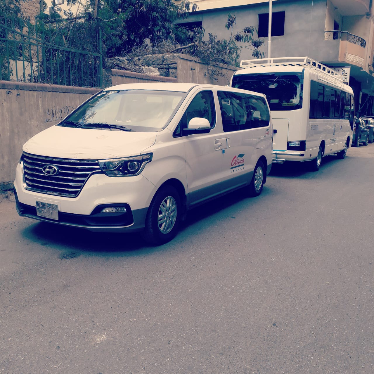 سيارات نقل جماعى اتش 1 وتيوتا هاى اكس